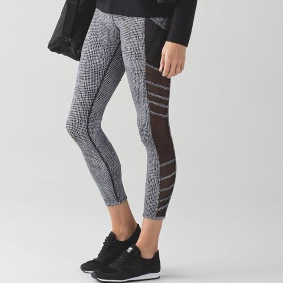 Lululemon Wild And Free Tight In Fall Net White Black Womens Size 6 - Picture 2 of 14